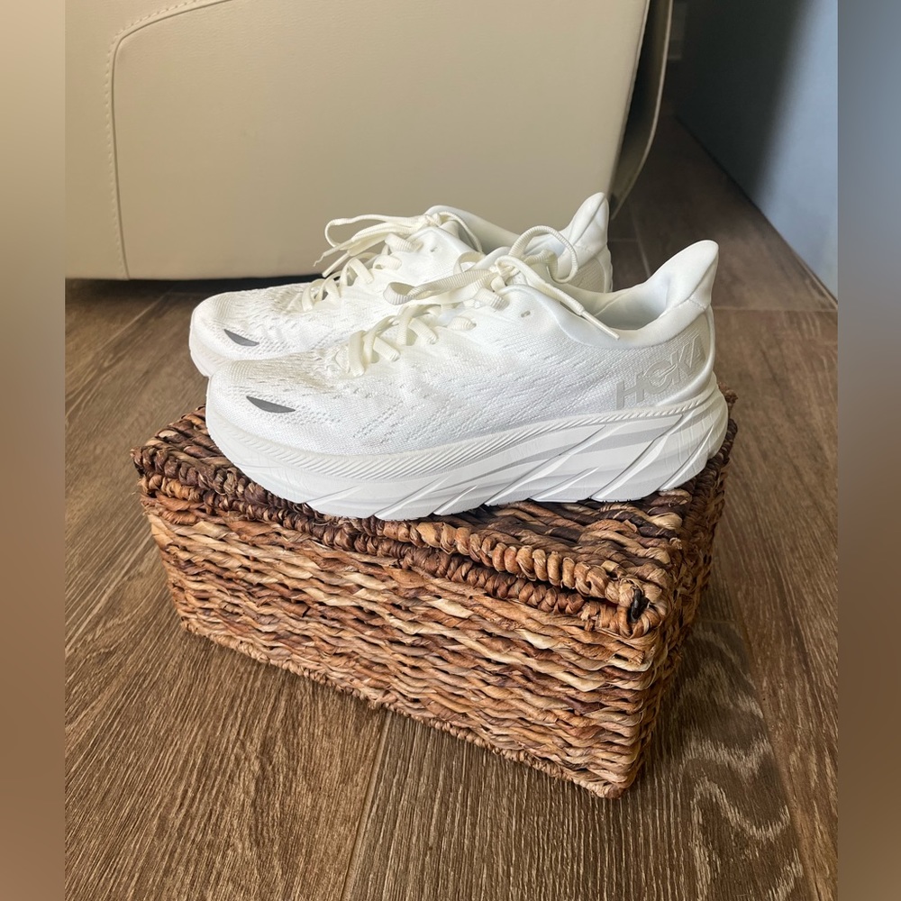 Size 7D (Wide) : White Clifton 8 Hokas